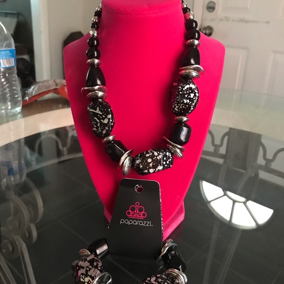 Paparazzi Jewelry - Picture 1 of 3